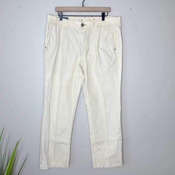 Tommy‎ Bahama Men's Cotton Natural Color Jeans Size 36x30 Straight Leg 5-Pocket - Picture 1 of 14